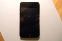 Apple iPod Touch 32 GB (se ZARUKOU!!!)